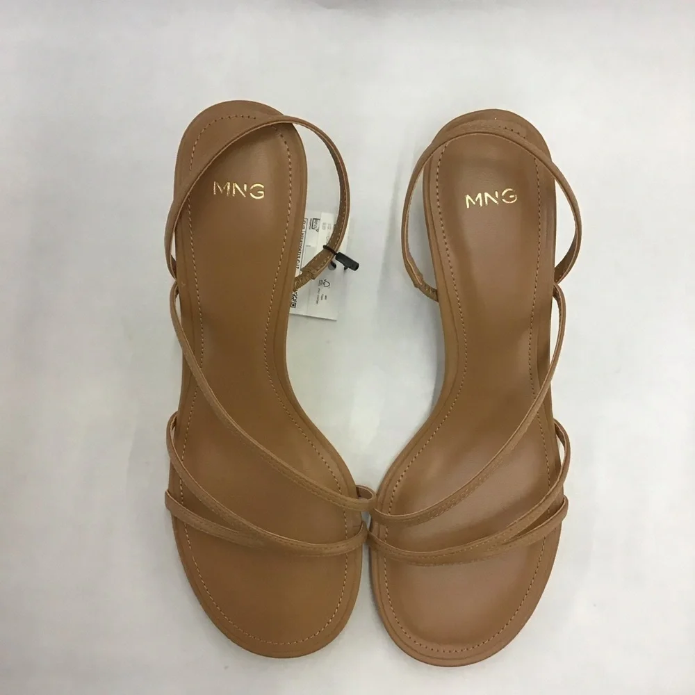 New MNG womens open toe tan kitten heals size 6.5 US with stretchy heal strap